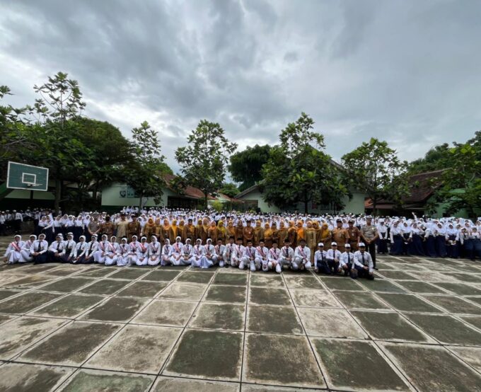 Desiminasi Pendidikan - Dinas Pendidiakn dan Polres Malang Kunjungi SMP Negeri 1 Pakis